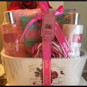 English Rose Spa gift basket set